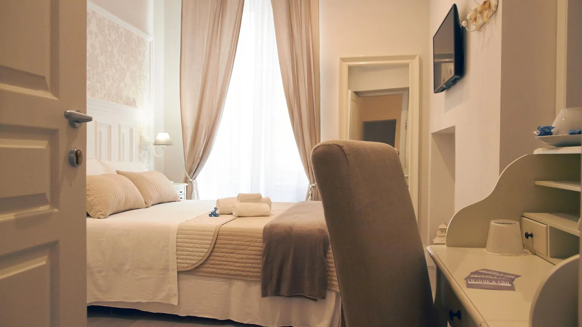 Charme & Chic Bed & Breakfast Rome