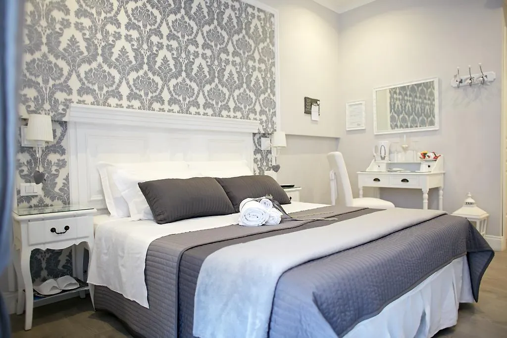 **  Charme & Chic Bed & Breakfast Rome Italy