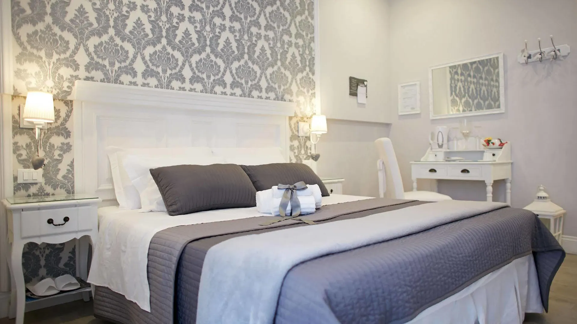 Charme & Chic Bed & Breakfast Rome