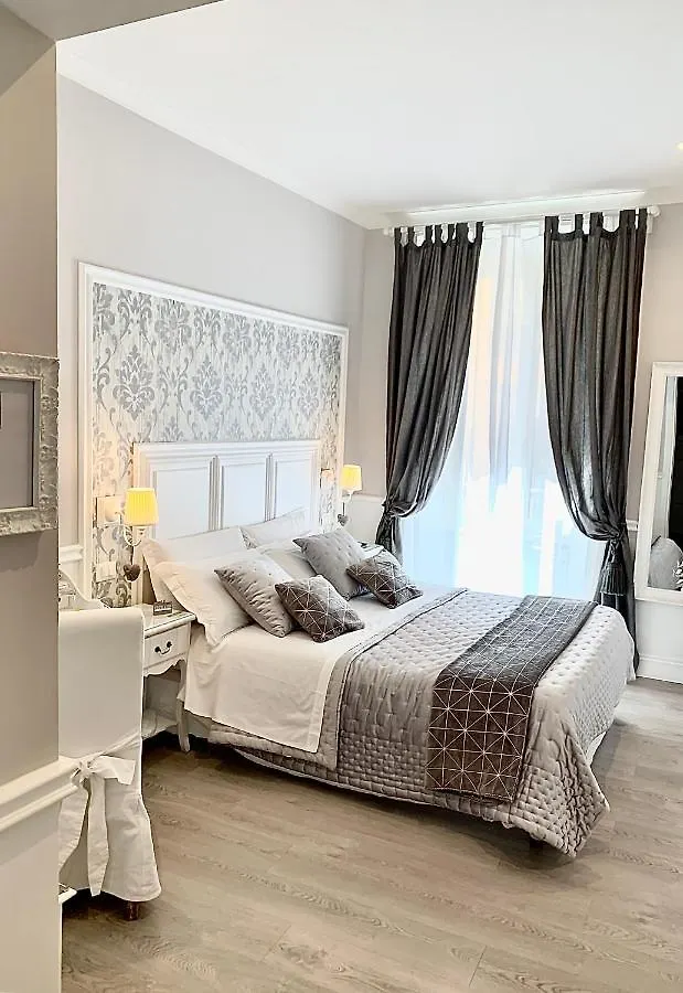Charme & Chic Bed & Breakfast Rome
