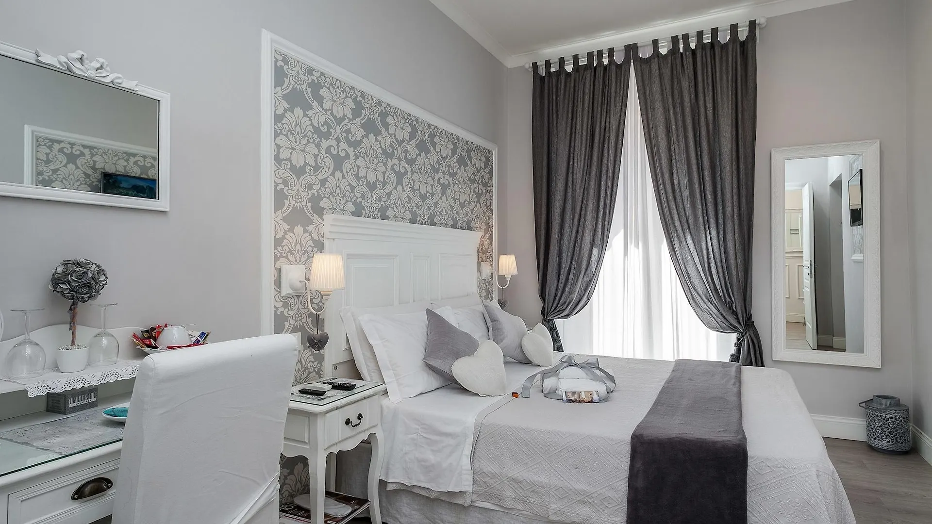 Bed and Breakfast Charme & Chic Рим 2*,