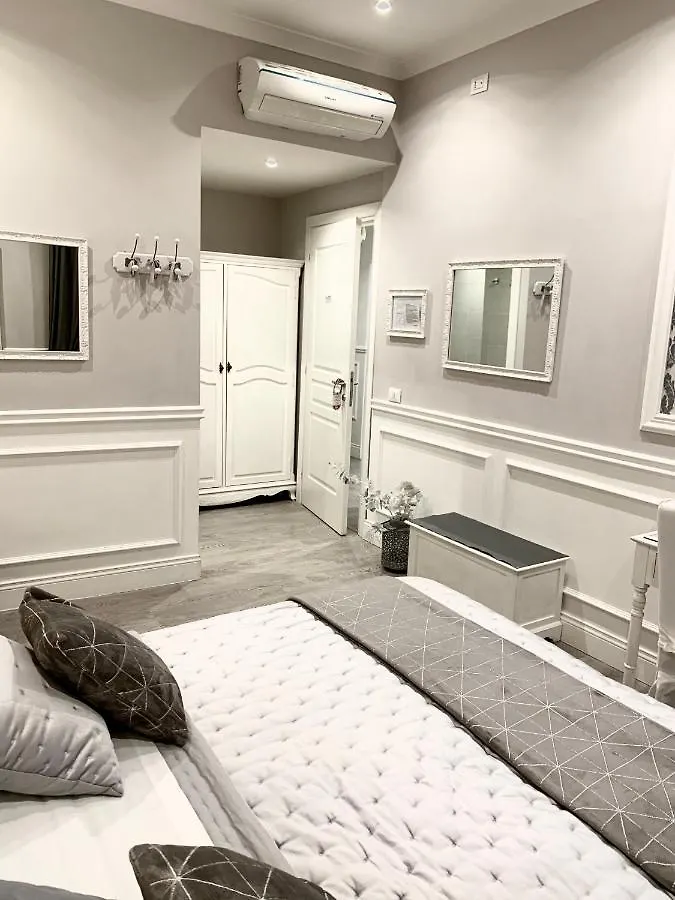 Bed and Breakfast Charme & Chic Рим Италия