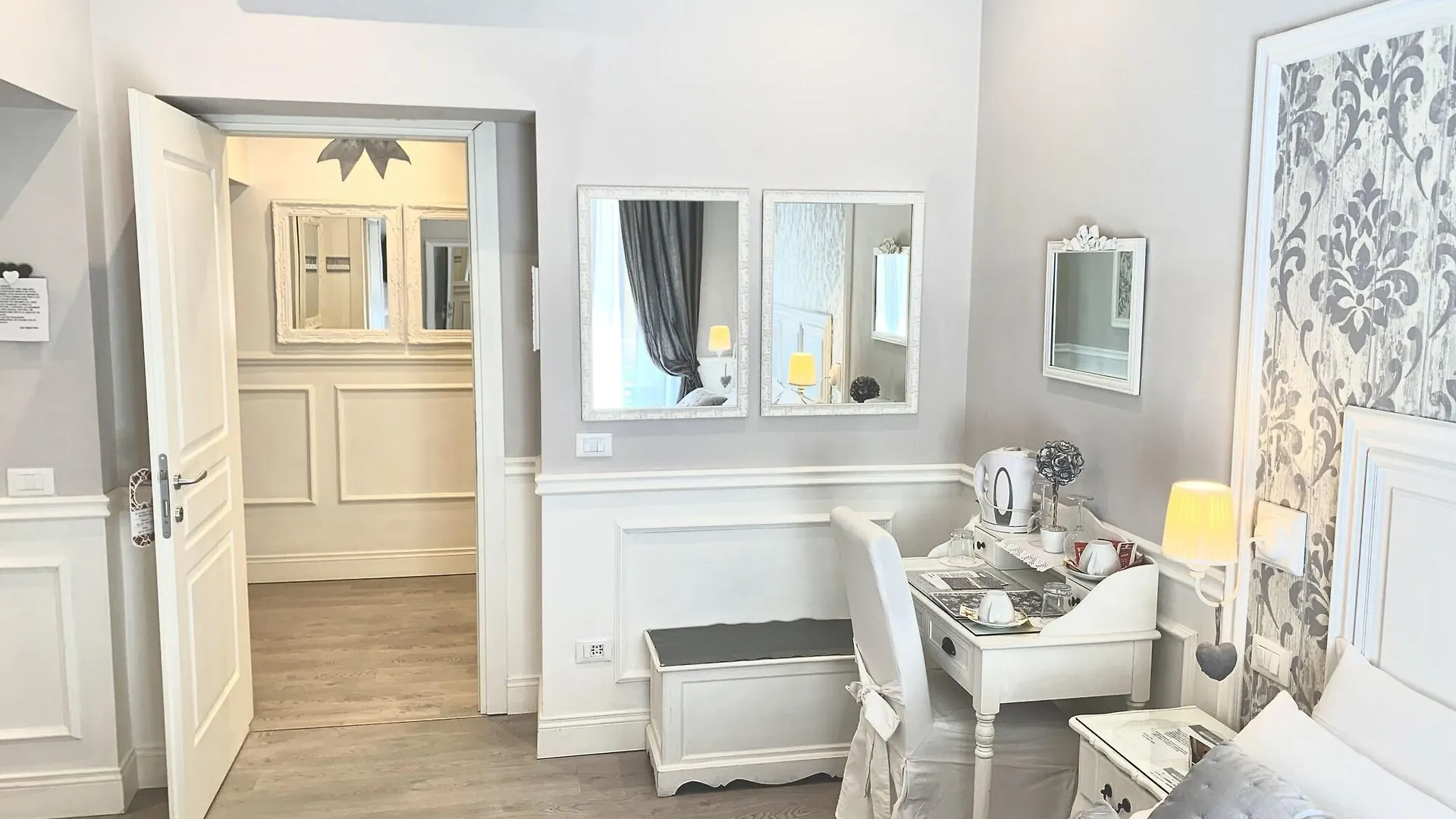 Charme & Chic Bed & Breakfast Rome