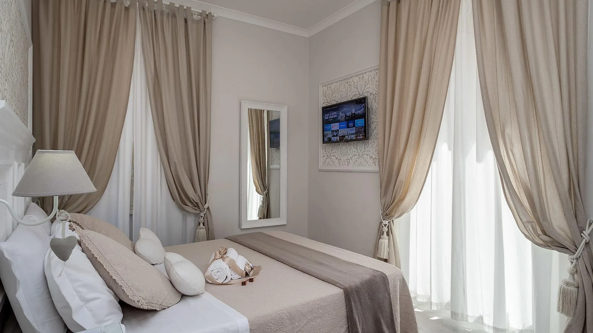 Charme & Chic Bed & Breakfast Rome
