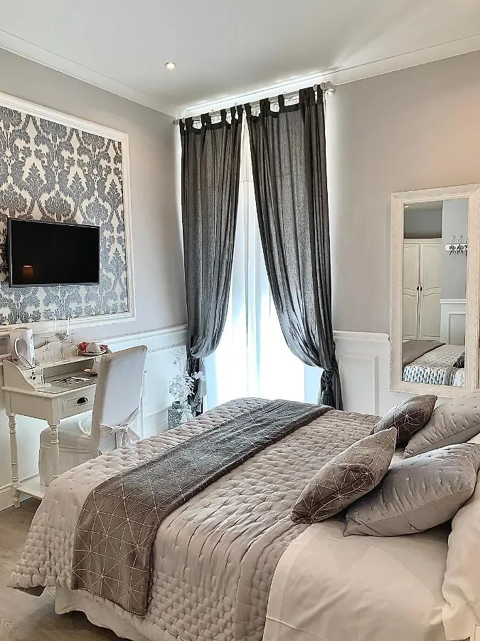 **  Charme & Chic Bed & Breakfast Rome Italy